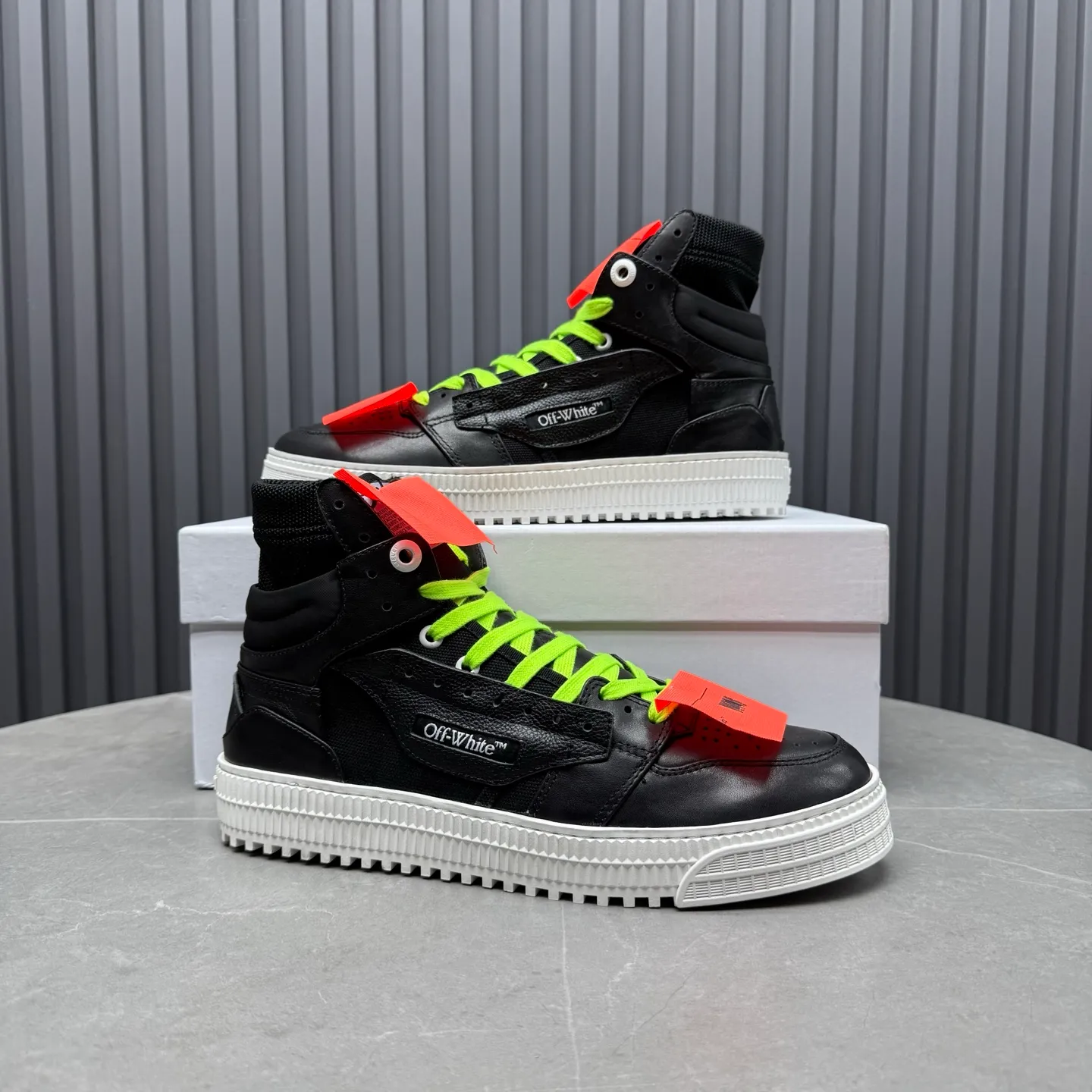 [OFF WHITE] P: 740💰Couple model👫, Size: Female 35-40. Male 39-44 (45.46 customized) High-quality version👊 "Out of office" series original molding, original lasting, production process 1:1 original ➰OFF GRAY WHITE OW ➰ First-layer cowhide, imported skin-friendly and environmentally friendly polyester mesh, original molding, high elasticity and environmentally friendly molding pad Made with the original lasting process. The original molded rubber outsole (never yellows and deforms) has a super correct shape, bright color and strong three-dimensional effect👍. Packaging💯Full set of packaging synchronized with the official website (branded paper, certificate of quality, branded cloth bag)